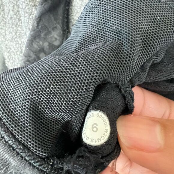Lululemon Energy Sports Bra - Size 6 - Picture 6 of 6